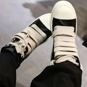 BLACK SNEAKERS